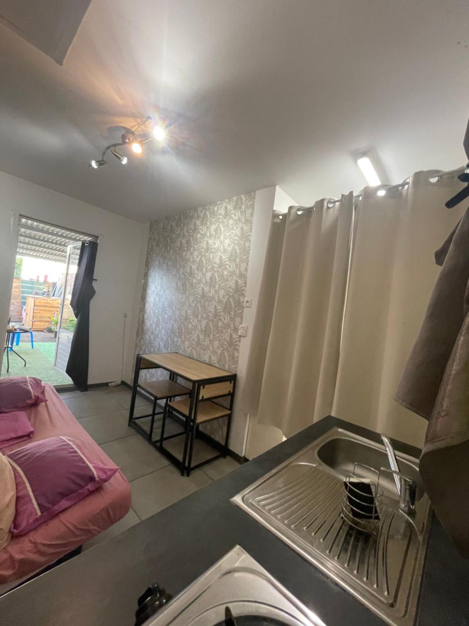 Mobilhome Pour 2 Personnes Le Tampon Exteriér fotografie